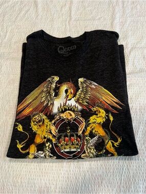 QUEEN gray band t shirt unisex size Large